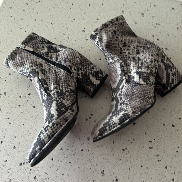 Marc Fisher Leave Women’s Textile Snake Print Ankle Boots Block Heel Zip Size 7M - Picture 5 of 12
